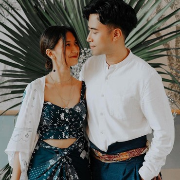 Kemesraan Vidi Aldiano dan Sheila Dara setelah Lamaran