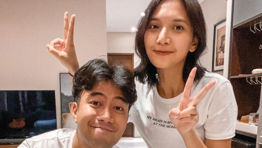 Lika-liku perjalanan cinta Vidi Aldiano dan Sheila Dara, Sempat putus lalu balikan dan sekarang lamaran. Yuk, intip kemesraan mereka!