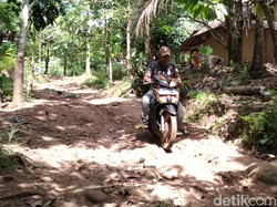 Warga Kampung Terisolir di Pandeglang Tak Rela Ada Tambang Batu di Daerahnya