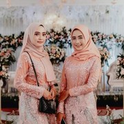 6 Referensi Kebaya Warna Peach untuk Kondangan