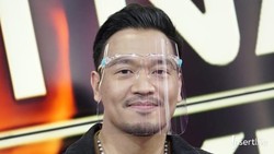 Begini Gaya Michael Yukinobu Perdana Tampil di TV