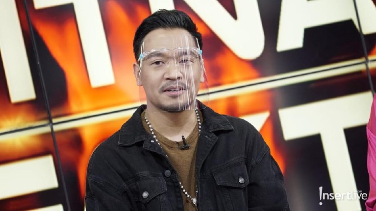 Nama Michael Yukinobu De Fretes semakin dikenal dikalangan masyarakat. Berikut penampilannya saat pertama kali datang di Acara TV Live!