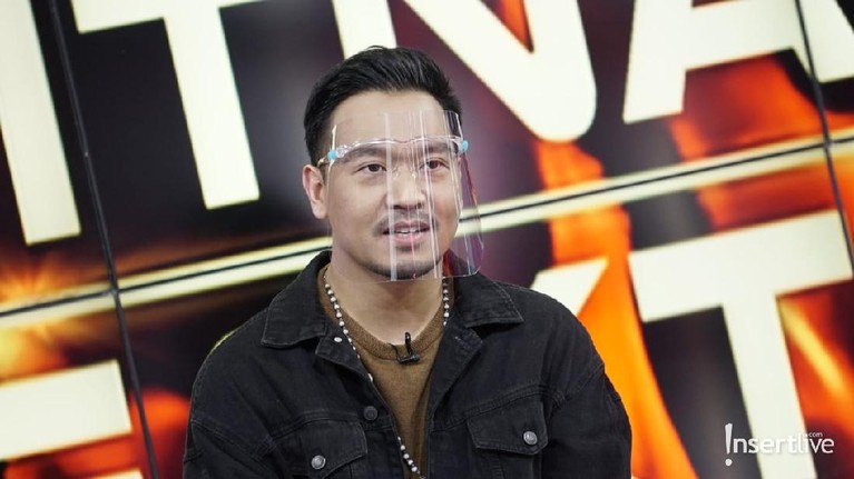 Tampilan Michael Yukinobu Saat Pertama Kali di Acara TV Live Nama Michael Yukinobu De Fretes semakin dikenal dikalangan masyarakat. Berikut penampilannya saat pertama kali datang di Acara TV Live!