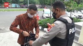 VIDEO: Kantor Polisi di Jakarta Memperketat Keamanan