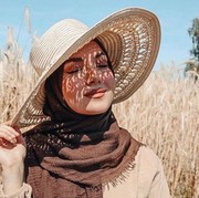 Tips Padu Padan Topi dengan Hijab untuk Tampilan yang Lebih Menawan