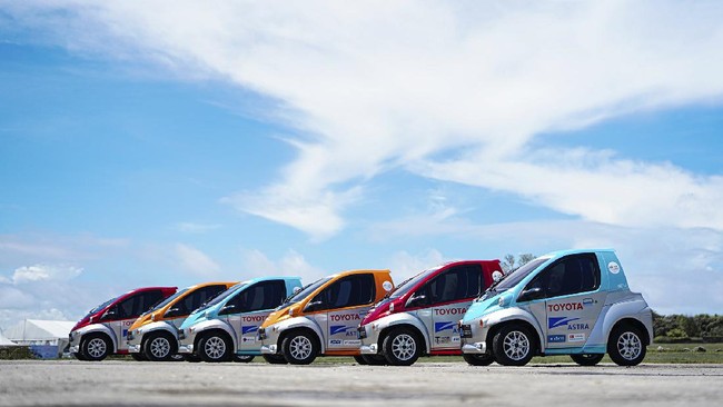 Selain menetapkan target produksi mobil listrik, pemerintah juga menyampaikan target produksi motor listrik 2,45 juta unit pada 2030.