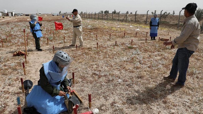 FOTO: Berjumpa Srikandi Penjinak Ranjau di Irak