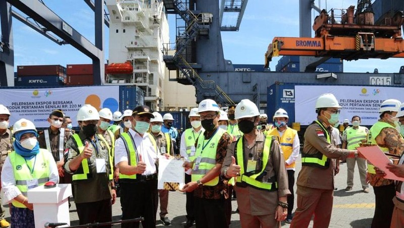 Menteri Pertanian Syahrul Yasin Limpo melepas ekspor berbagai komoditas pertanian di Terminal Kontainer Jakarta Internasional