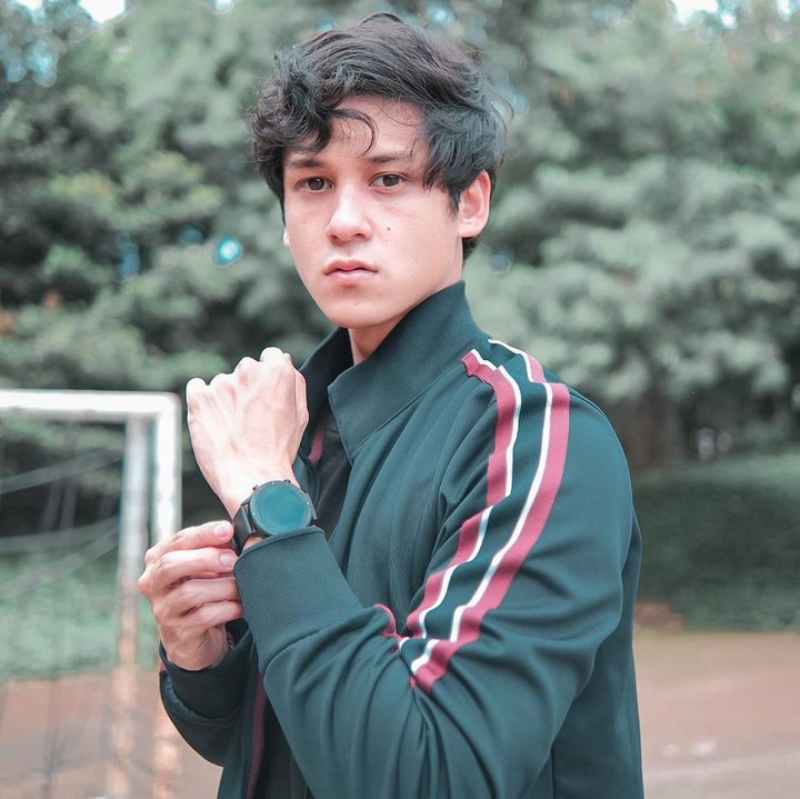 <p>Tahukah, Bunda, nama Antonio Blanco Jr ternyata diambil dari nama sang kakek yang tak lain pelukis terkenal berdarah Spanyol, Antonio Blanco. (Foto: Instagram @antonioblancojr)</p>