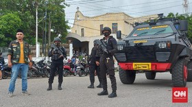 Banser NU dan Polisi Jaga Gereja Katedral Kupang NTT