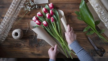 LILI PASKAH HINGGA AZALEA