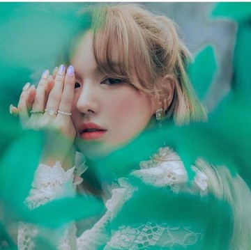img-title Intip Gaun-gaun Indah Wendy 'Red Velvet' Jelang Perilisan Mini Album Solo Perdana
