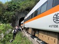 FOTO: Tabrakan Maut Kereta dan Truk di Taiwan