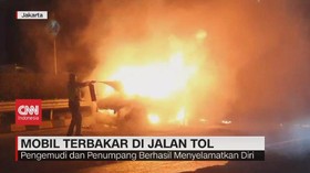 VIDEO: Mobil Terbakar di Jalan Tol