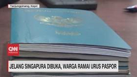 VIDEO: Jelang Singapura Dibuka, Warga Ramai Urus Paspor
