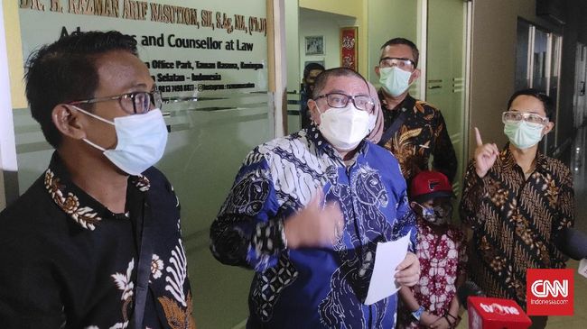 Dipolisikan, Razman Arif Bantah Gunakan Ijazah Palsu