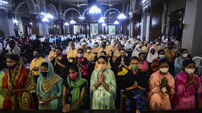 FOTO: Sambut Paskah dalam Pandemi di Penjuru Bumi