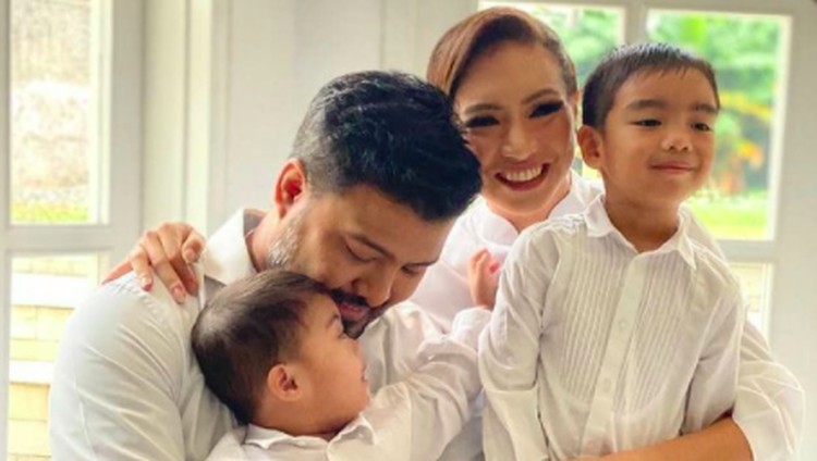 Sara Djojohadikusumo dan keluarga Sara Djojohadikusumo dan keluarga