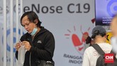 FOTO: Tes GeNose dan Padatnya Stasiun Senen Saat Libur Paskah Stasiun Senen dipadati penumpang saat libur Paskah. Mereka rela antre dan tes Genose atau swab antigen untuk memastikan bebas Covid-19.