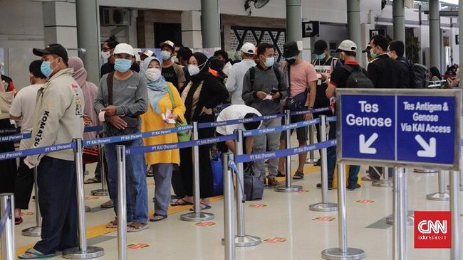 Harga tiket pesawat ke sejumlah rute naik jelang larangan mudik pada 6-17 Mei 2021. Kenaikan harga tiket pesawat terpantau terjadi di agen perjalanan online.