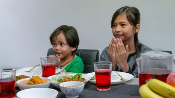 PENUHI KEBUTUHAN CAIRAN ANAK SAAT SAHUR