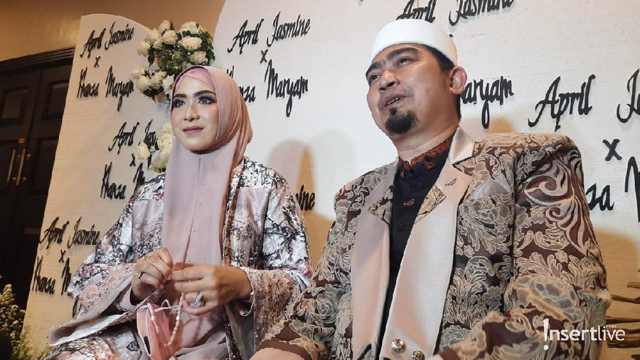 April Jasmine dan Ustaz Solmed