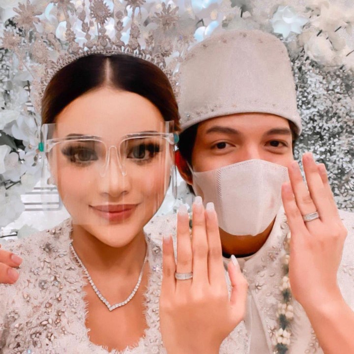 <p>Aurel Hermansyah dan Atta Halilintar resmi menikah. Mereka menggelar akad nikah di hotel berbintang di Jakarta, Sabtu 3 April 2021 (Foto: Instagram @attahalilintar)</p>