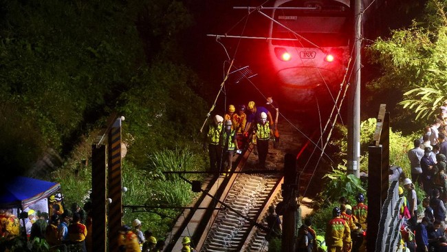 Kereta penumpang di Sri Lanka anjlok setelah menabrak sekumpulan gajah pada Kamis (20/2) hingga menewaskan enam ekor gajah.