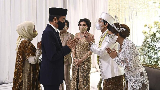 Akun twitter Kemensetneg mengunggah peristiwa Presiden Jokowi menghadiri pernikahan Atta-Aurel. Sebagian netizen mengkritik, tak sedikit yang mengapresiasi.