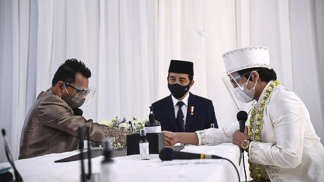 Dari vaksin hingga pernikahan Atta-Aurel, politikus berlomba menarik milenial. Antara kepentingan politik dan bonus demografi, apa yang mesti dilakukan?
