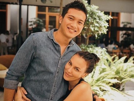 Sophia Latjuba Pamer Calon Menantu, Netizen Salah Fokus Sebut Ganteng