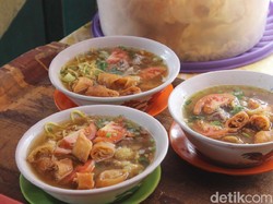 5 Tempat Makan Soto Mie Enak, Cocok Untuk Makan Siang Menyegarkan