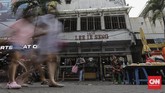 FOTO: Pelesir dalam Nuansa Lama Pasar Baru Walau sudah banyak mal di Jakarta, tapi Pasar Baru selalu menyenangkan untuk dikunjungi. Ada banyak tempat belanja dan tempat makan legendaris di sini.