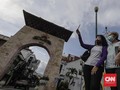 Thrifting hingga Cicip Kuliner Legendaris di Pasar Baru