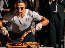 Makan di Resto Salt Bae, Jutawan Ini Bilang Lebih Puas Makan di McD!