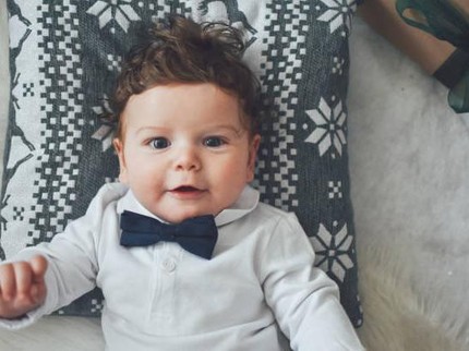 50 Nama Bayi Laki-Laki yang Terinspirasi dari Hal Seputar Puisi