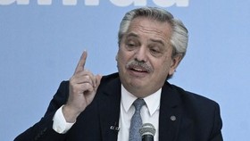 Krisis Politik, Presiden Argentina Rombak Kabinet