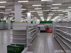 Sad! 87 Karyawan Kena PHK Imbas Penutupan Giant Pamulang Square