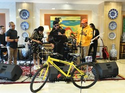 Bamsoet & Gus Miftah Undi Give Away Sosialisasi 4 Pilar MPR RI