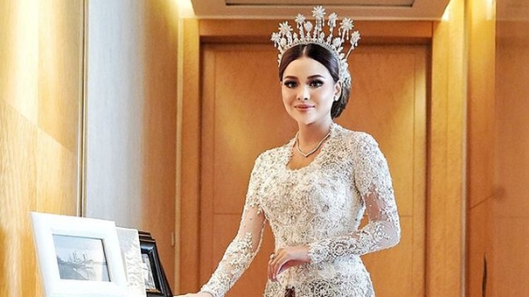 Penampilan Aurel Hermansyah dan Atta Halilintar saat hari pernikahan