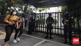 FOTO: Momen Penjagaan Misa Paskah Katedral Sekitar 150 personel gabungan dari TNI, Polri, Satpol PP dan Dishub DKI mengamankan pelaksanaan Misa Paskah di Gereja Katedral. Berikut gambarannya.
