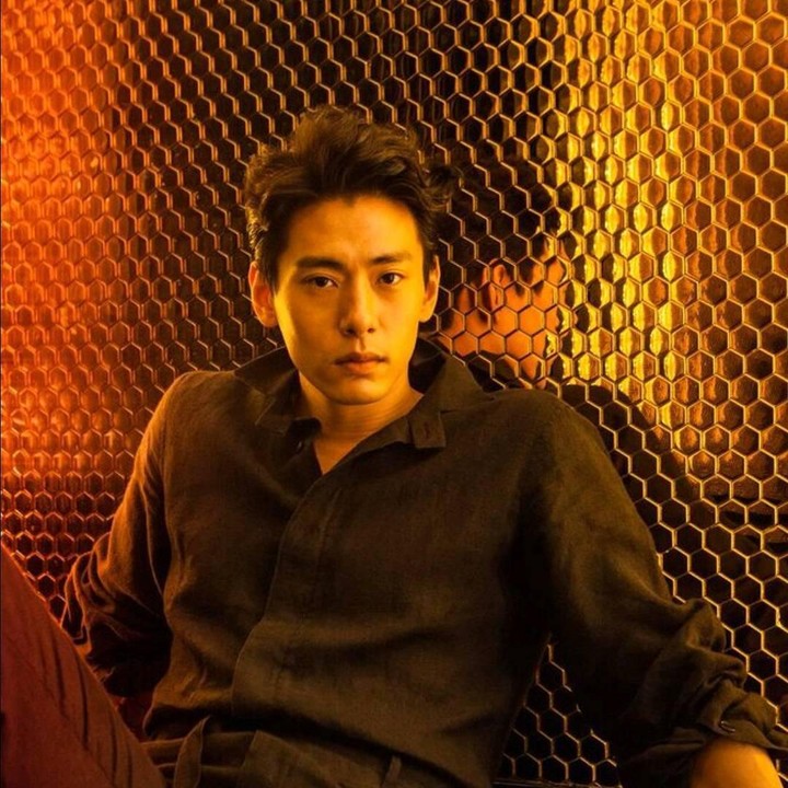 <p>Diketahui, pria berusia 42 tahun ini sukses menyita perhatian karena berperan dalam film Past Live. Mengutip Soompi, film ini turut mendapat banyak pujian dari para kritikus dan dinominasikan dalam tiga penghargaan di ajang yang sama. (Foto: Instagram @teoyoo)</p><p></p>