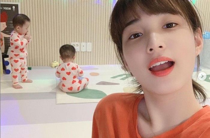 Yulhee (LABOUM), memutuskan untuk nikah muda di puncak kariernya bersama LABOUM, dan fokus menjadi ibu rumah tangga. Meskipun sudah punya tiga anak, Yulhee masih cocok jadi anggota girl group, loh! / foto: instagram.com/yul._.hee