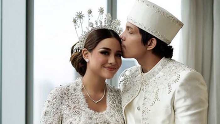 Seminggu Menikah, Ini Momen Pernikahan Atta Halilintar dan Aurel Hermansyah yang Terungkap! Seminggu Menikah, Ini Momen Pernikahan Atta Halilintar dan Aurel Hermansyah yang Terungkap!