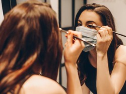 Rekomendasi 7 Foundation yang Nggak Nempel di Masker, Cocok untuk Kondangan