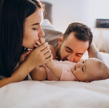 5 Cara Menikmati Waktu Bersama Pasangan Setelah Punya Anak
