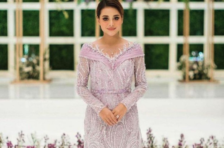 SKINCARE AUREL HERMANSYAH Penampilan Aurel tampak cantik bersinar saat menikah dengan Atta Halilintar. Simak rutinitas skincare Aurel Hermansyah yang mungkin bisa Bunda coba di rumah.