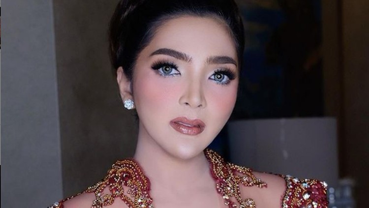 Adu gaya Ashanty dan Krisdayanti