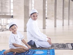 Hukum Membawa Anak Kecil Sholat Berjamaah di Masjid, Bolehkah?