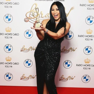 Duet Anggun C Sasmi dan Luciano Pavarotti Raih Penghargaan di Rusia